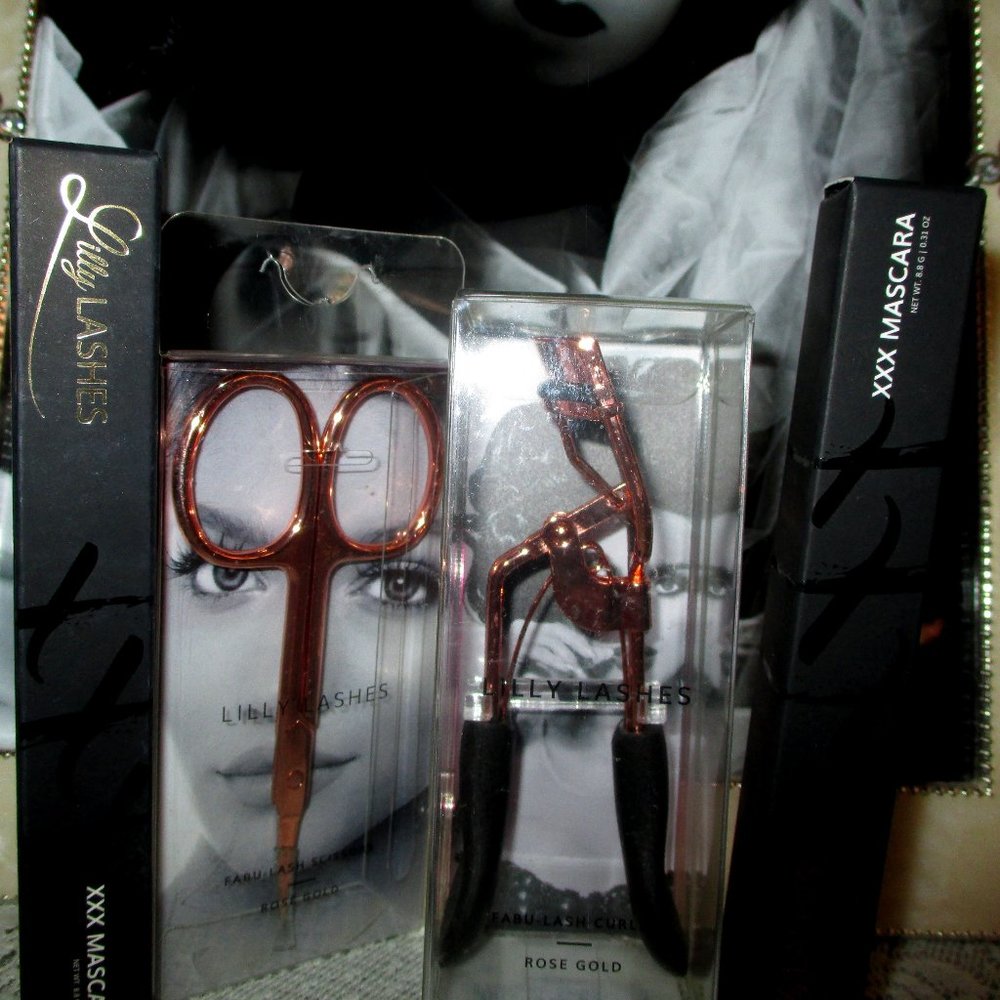 Lilly Lash Set - Picture 7 of 7